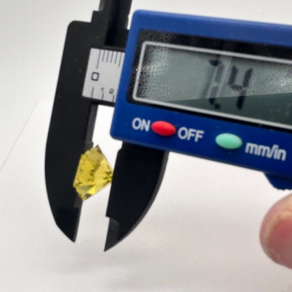 Unique Sunburst Lemon Quartz Loose Stone - Picture 4 of 4